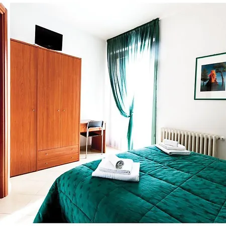 Guest House Il Faro-3